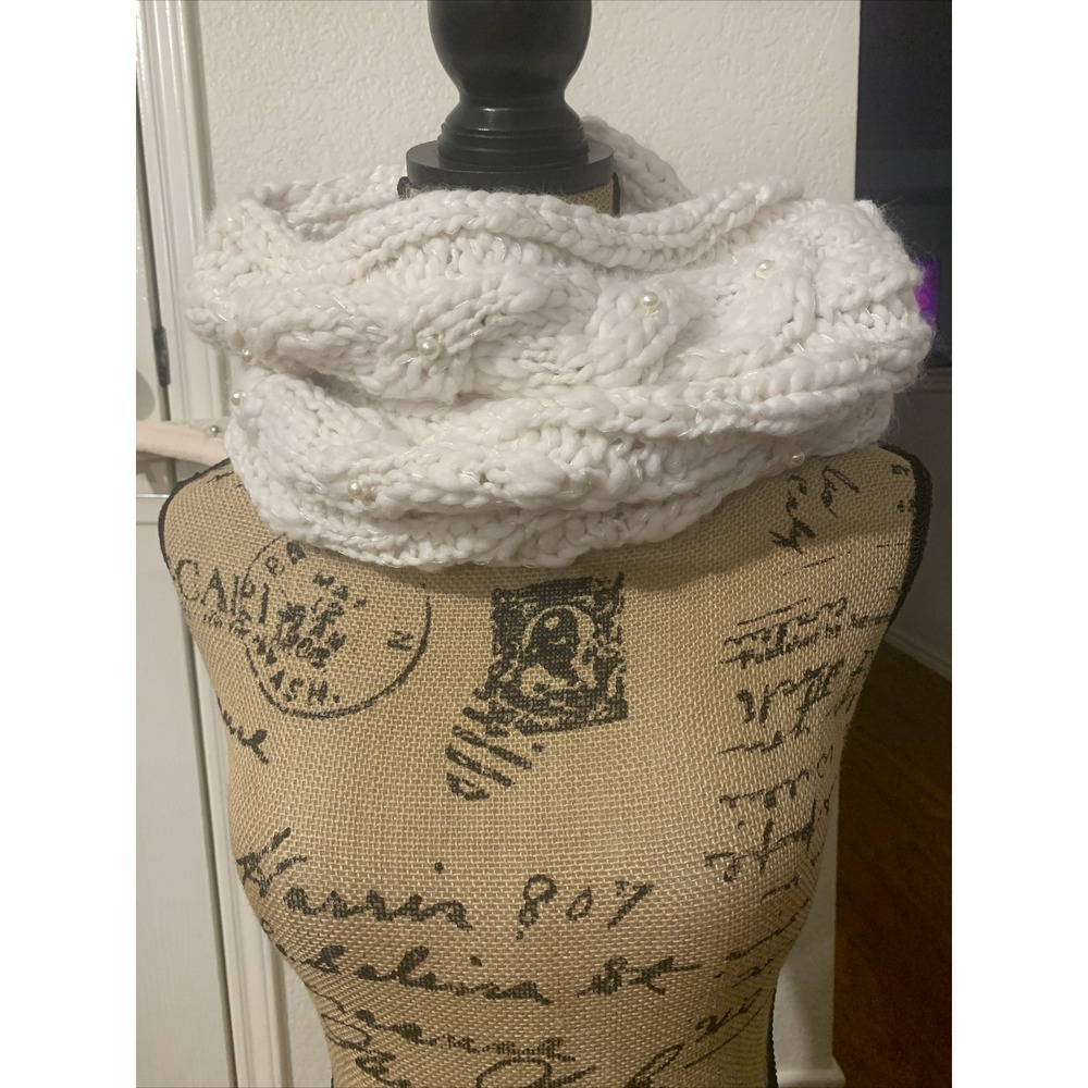 betsey johnson infinity neck warmer scarf one size white w pearl embellishments